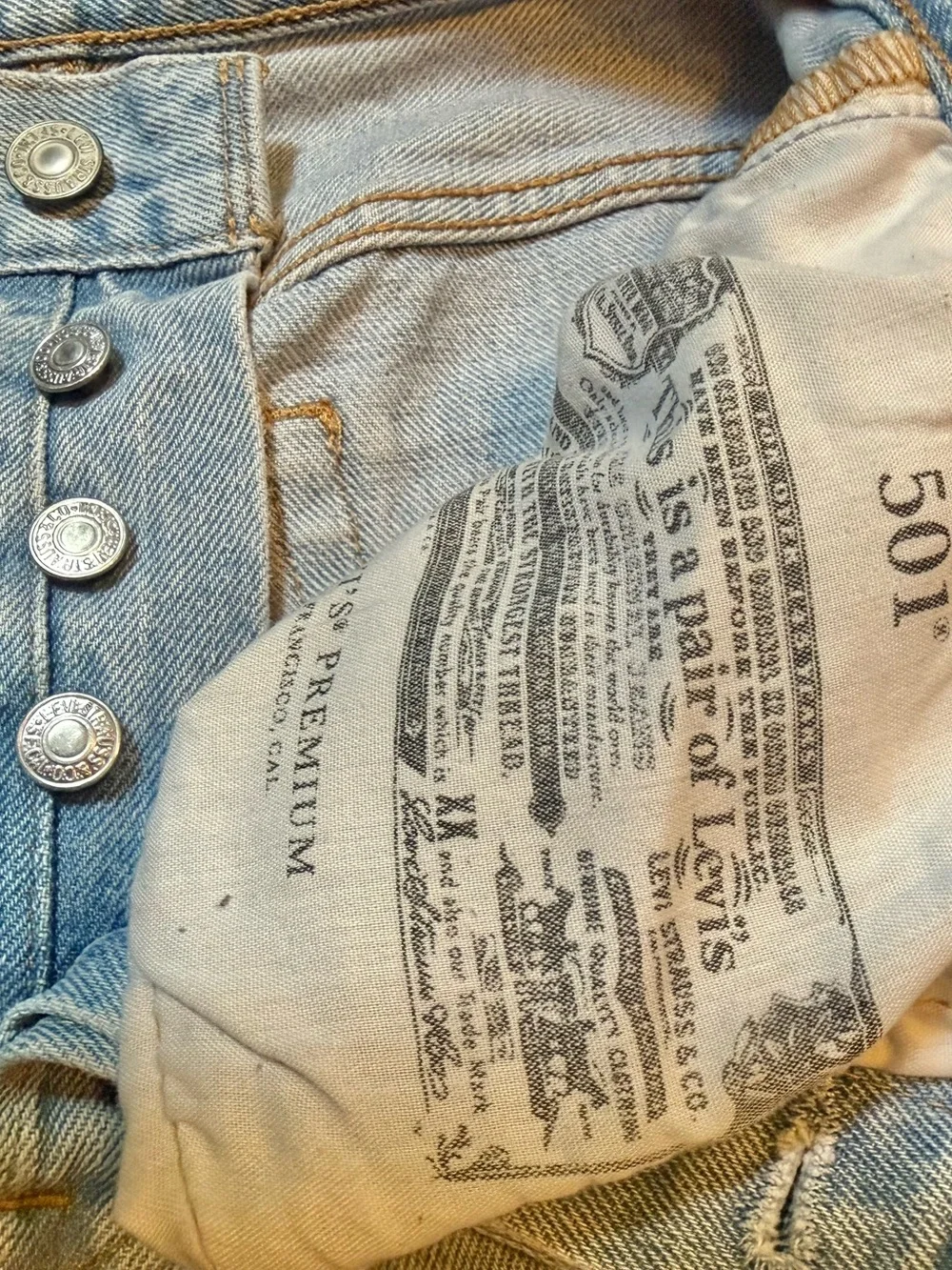 Levi's Premium 501 Original Cropped Women's Jeans with ® red tag - Picture 3 of 7